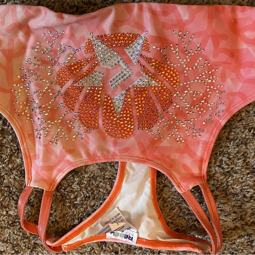 Rebel sports bra, size yL